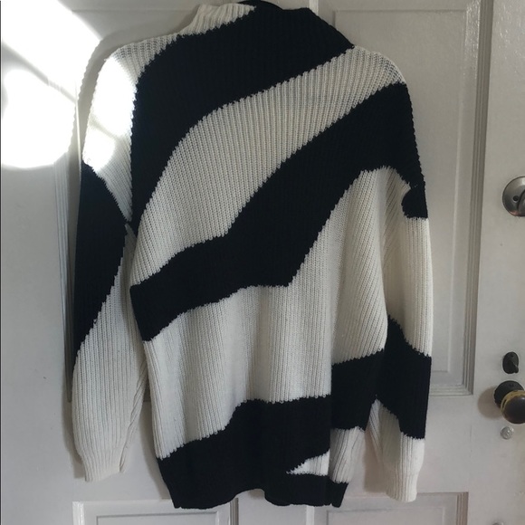 Topshop Sweaters - Oversized top shop black and white sweater